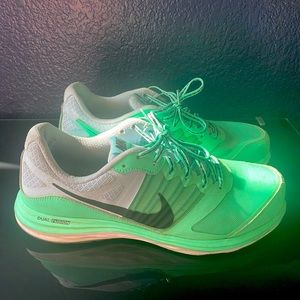 Womens running shoes with a beautiful color